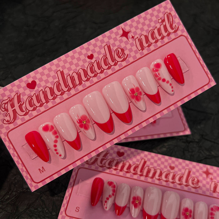 Kunstvolle Acryl-Nägel mit floralem Design und trendigen Farben Karnz