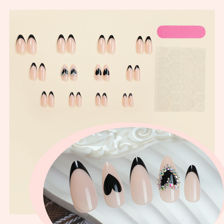 Künstlerisches Press-On Nagelset mit Herz- und Edelstein-Details Karnz