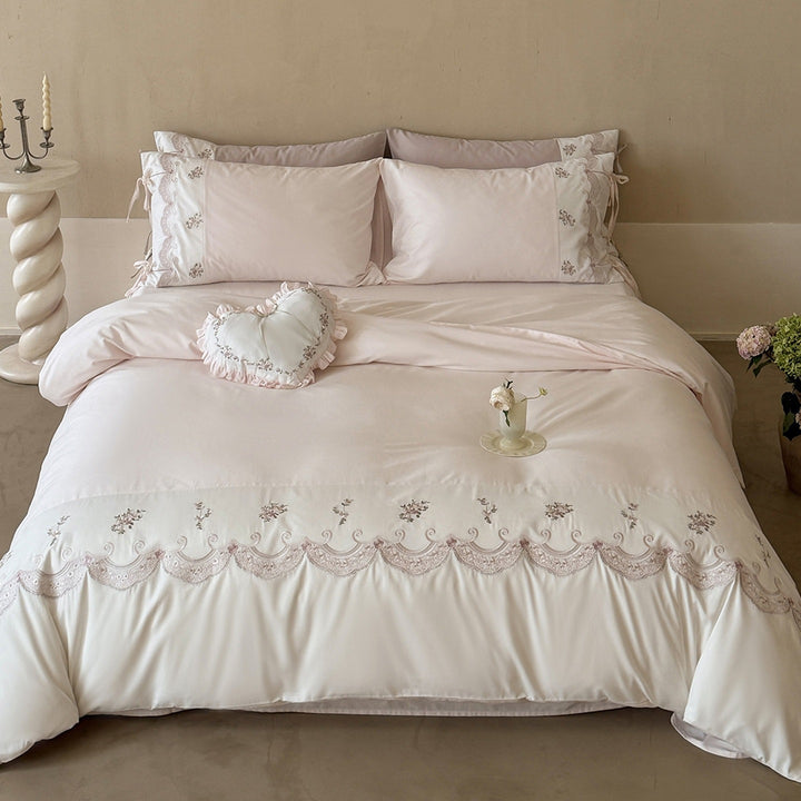 Luxuriöses besticktes Satin-Bettwäscheset mit Rüschensaum