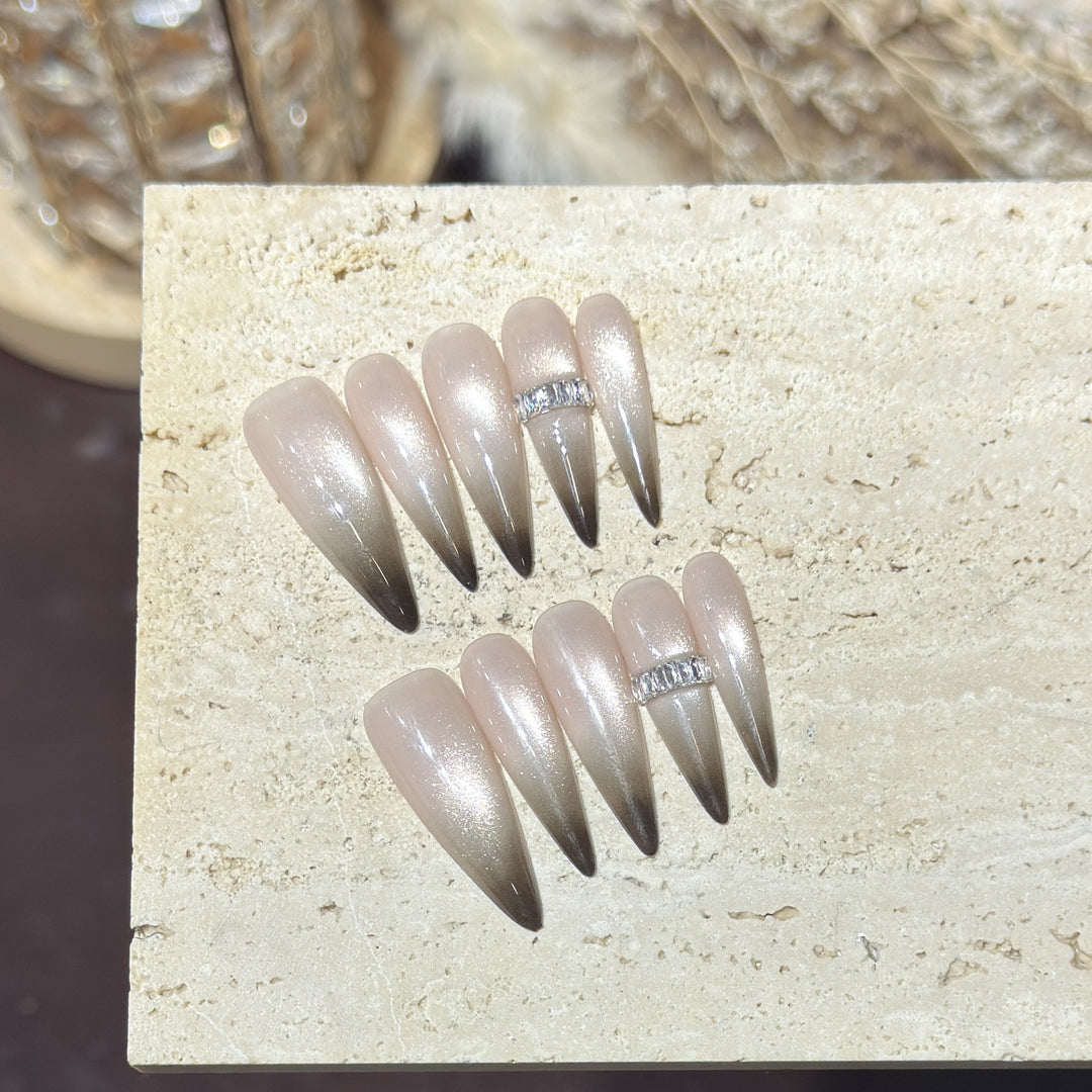 Elegante Stiletto Press-On Nägel Set mit Glitzerakzenten