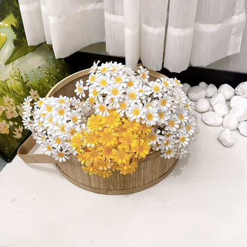 Dekorative Gänseblümchen-Blumenanordnung