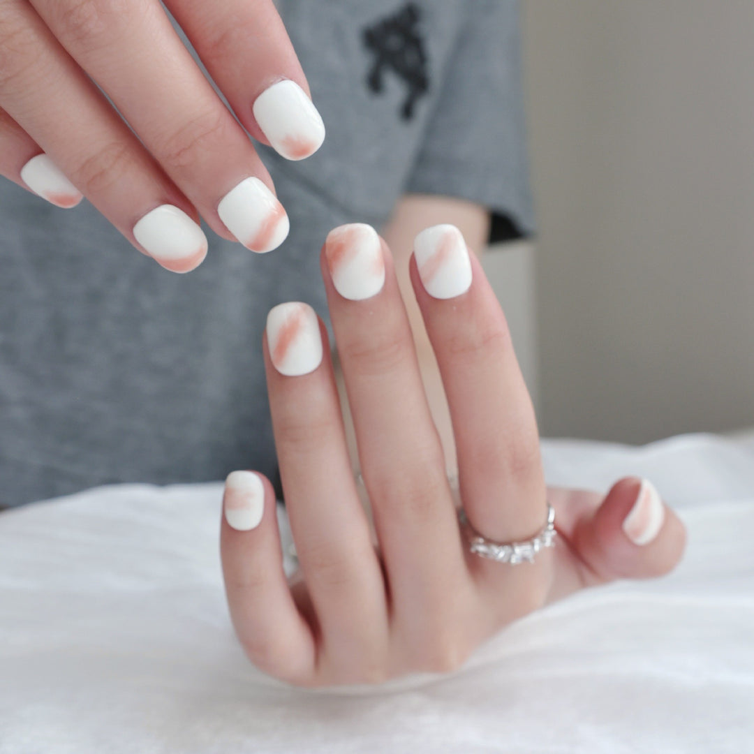 Künstlerisches Press-On Nagelset mit marmoriertem Design