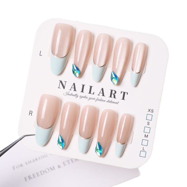 Dekorativer Fashion-Nagel-Set Karnz