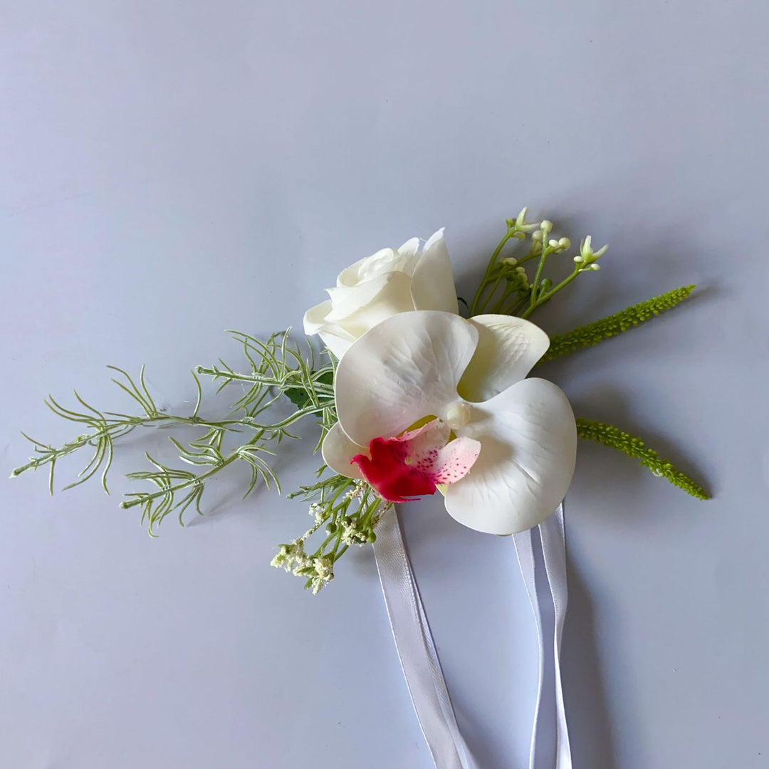 Dekorativer floraler Anstecker