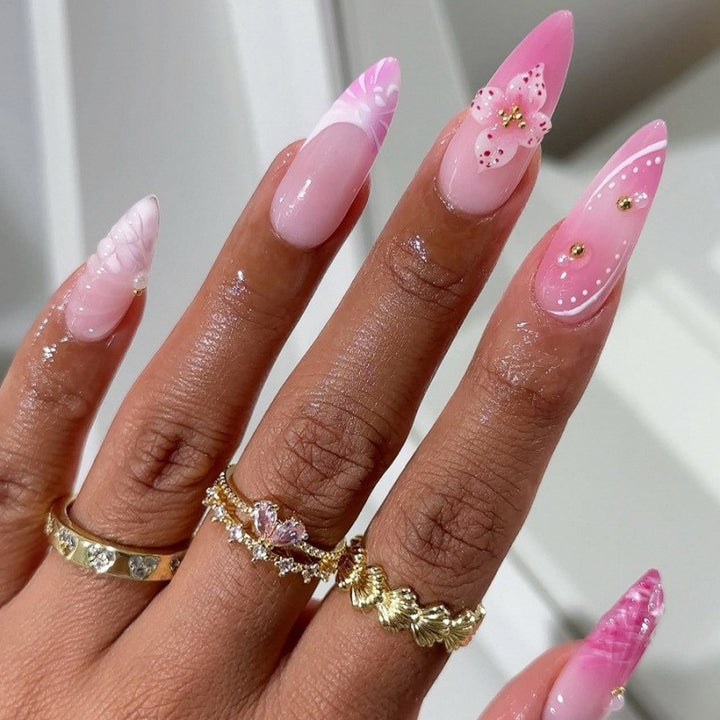 Elegante florale akzentuierte Stiletto Press-On-Nägel Karnz