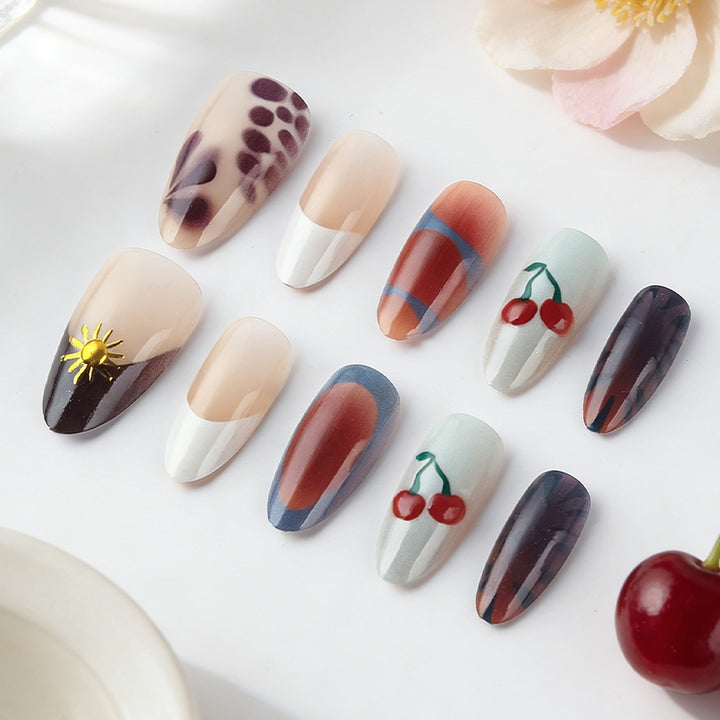 Künstlerisches Press-On-Nagel-Set mit floralen und geometrischen Mustern Karnz