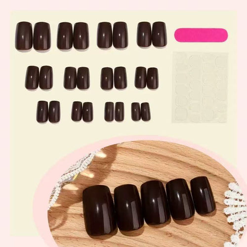 Kunstnagelset mit elegantem Hochglanz und luxuriösem Finish Karnz