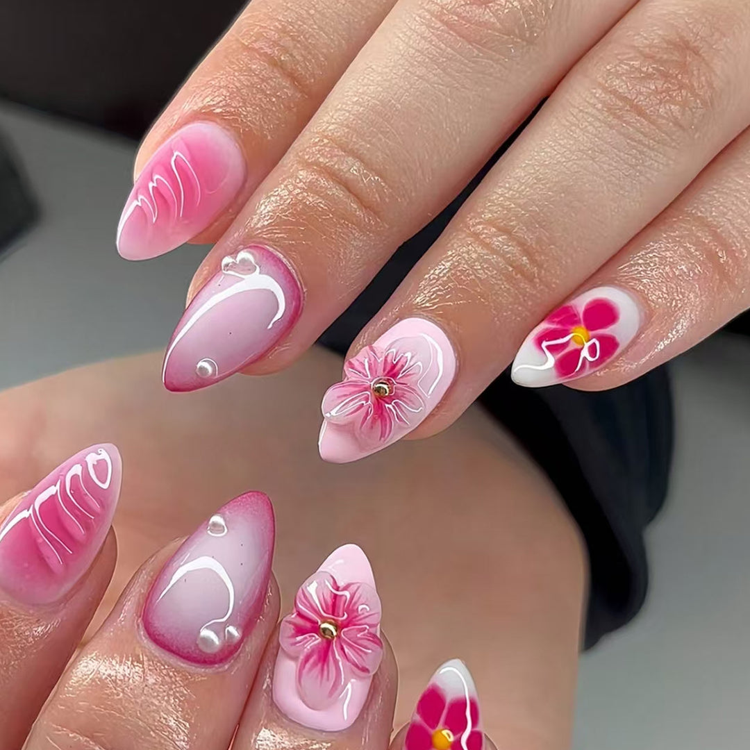 Kunstnägel mit floralem Design und 3D-Blüten Karnz