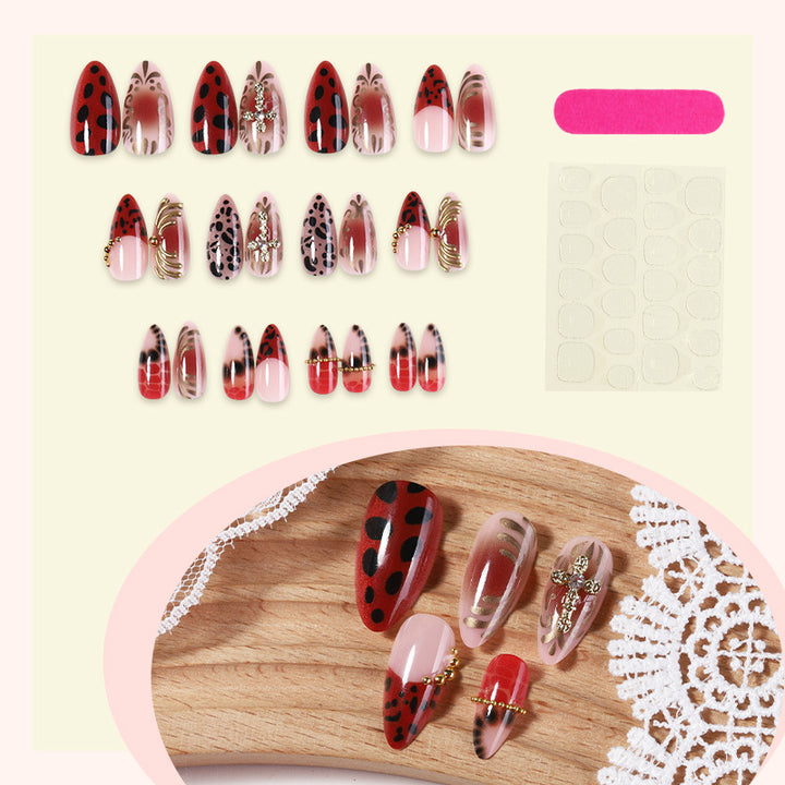 Künstlerisches Stiletto Press-On Nagelset mit Marienkäfer-Motiv Karnz