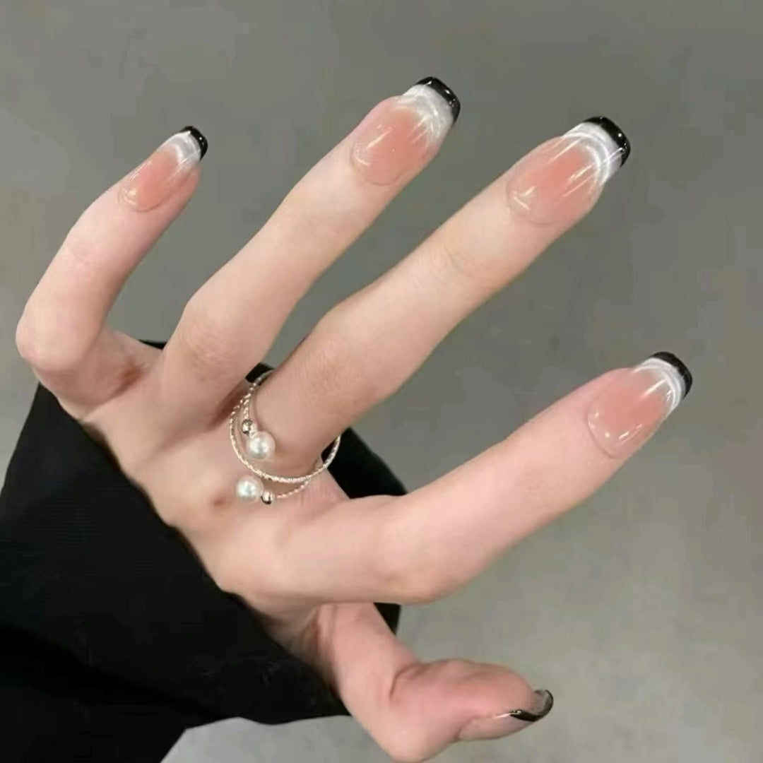 Verspielte Charakter-Nagelkunst-Kollektion Karnz