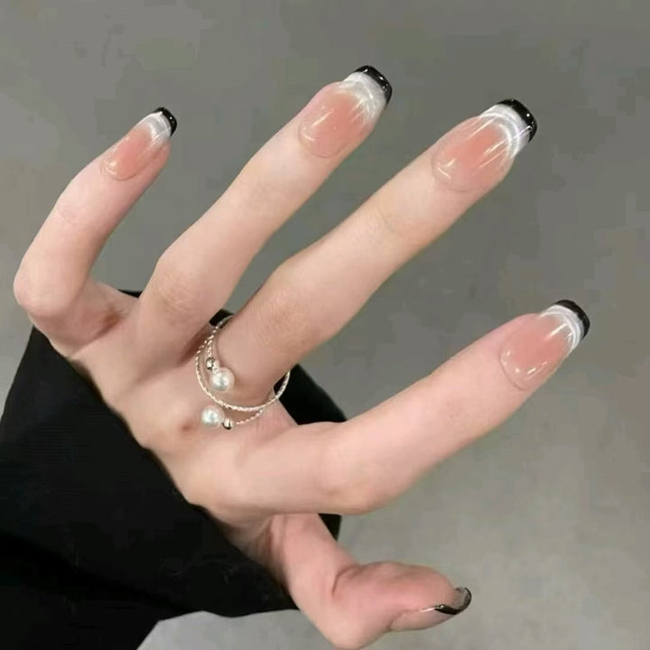 Verspielte Charakter-Nagelkunst-Kollektion Karnz