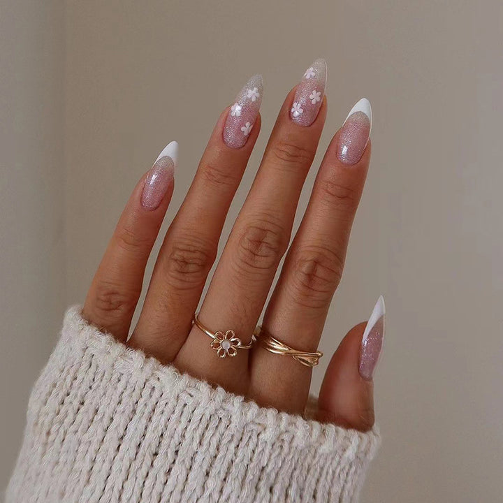 Kunstvolle Nagelkunst im modernen Ombre-Design Karnz