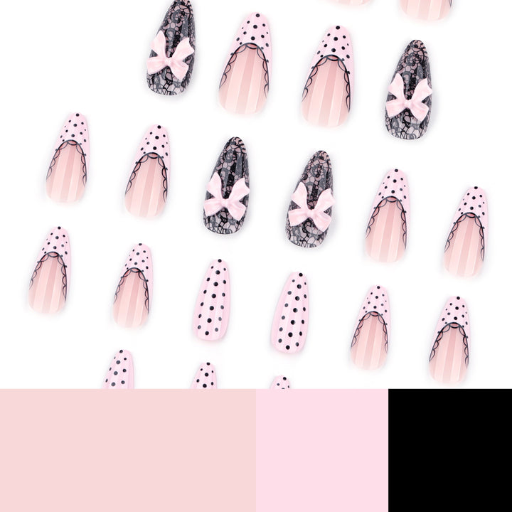 Elegante und kunstvolle Stiletto-Nägel mit Spitzen und Schleifen Karnz