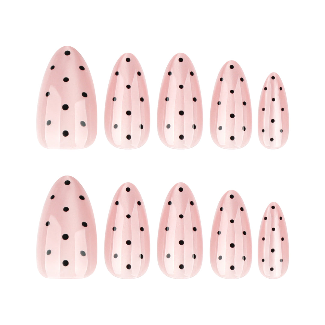 Elegante Nageldesigns mit Polka-Dot-Muster Karnz