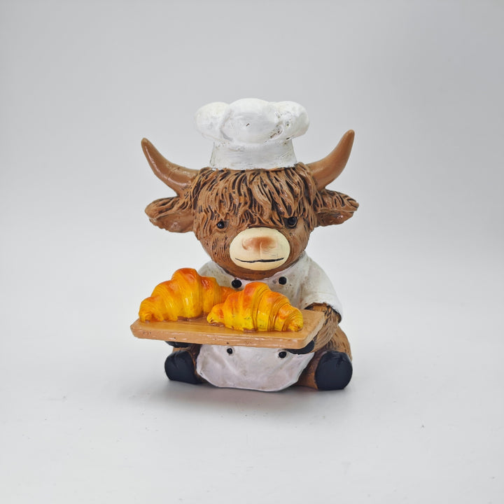 Dekorative Hochlandrind Figur im Koch-Outfit Karnz