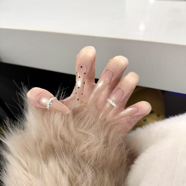 Stiletto-Nagelverlängerungen mit dekorativen Strasssteinen