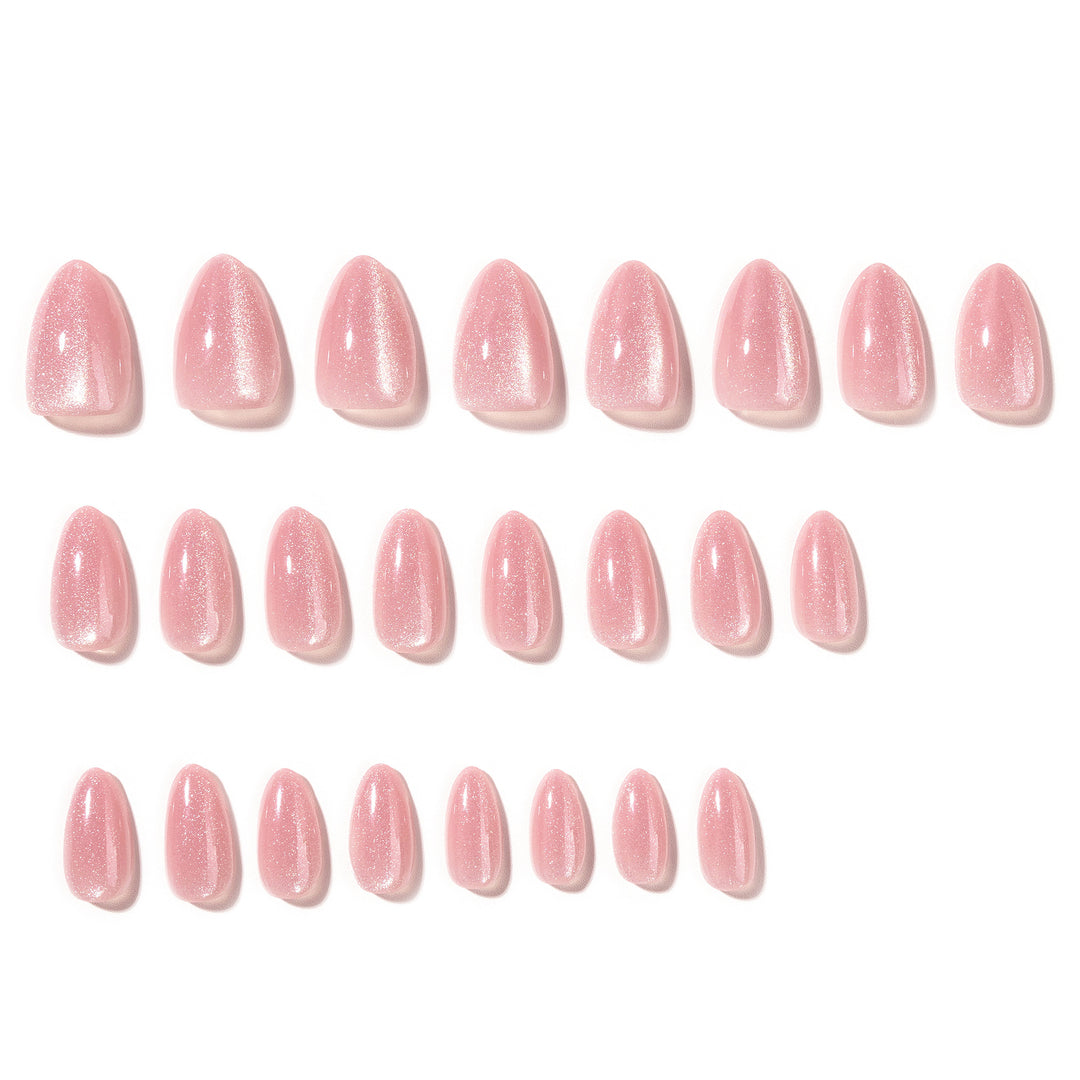 Glitzernde Nail Art mit elegantem Hochglanz-Finish Karnz