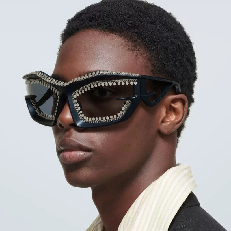 Damen Designer-Sonnenbrille im futuristischen Look mit funkelndem Strassbesatz Karnz
