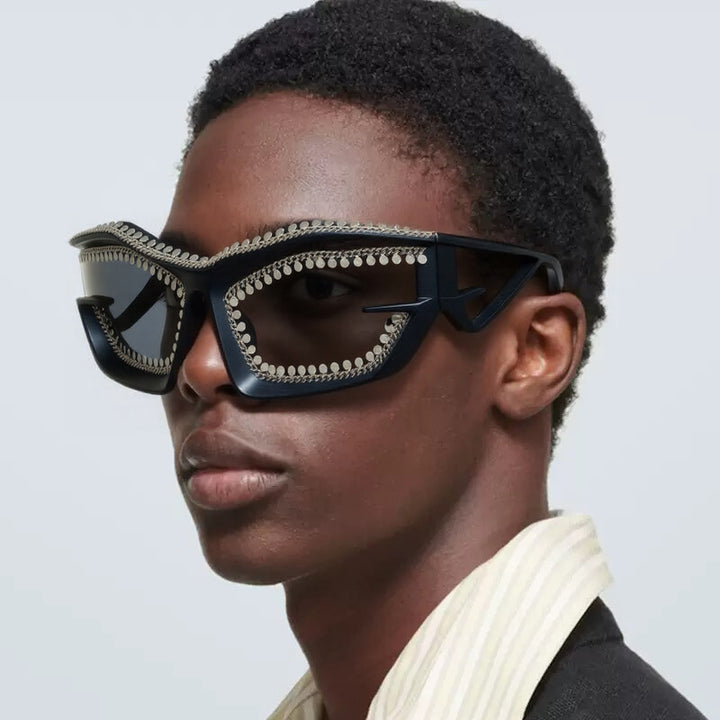 Damen Designer-Sonnenbrille im futuristischen Look mit funkelndem Strassbesatz Karnz