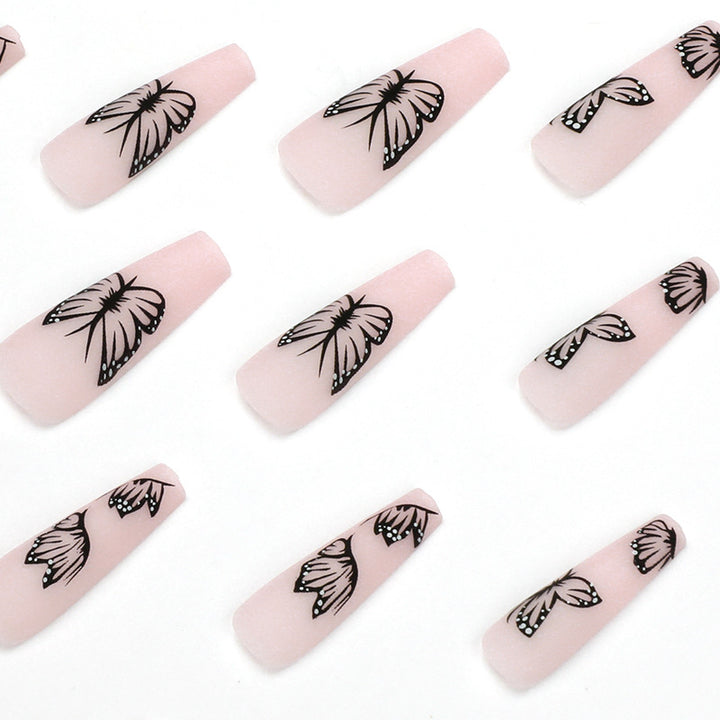 Kunstvolle Nagelverlängerungen mit Schmetterlingsdesign Karnz