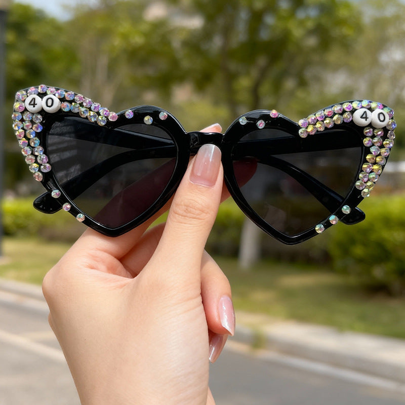 Herzförmige mit Strass verzierte Sonnenbrille Karnz