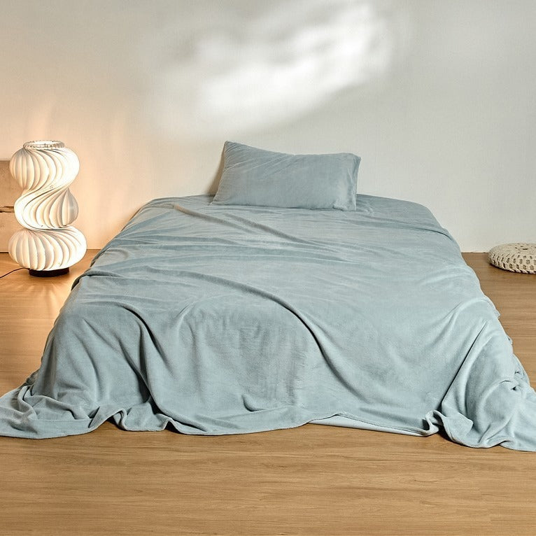 Kuscheldecke aus Mikrofaser mit samtiger Oberfläche und extra großem Format