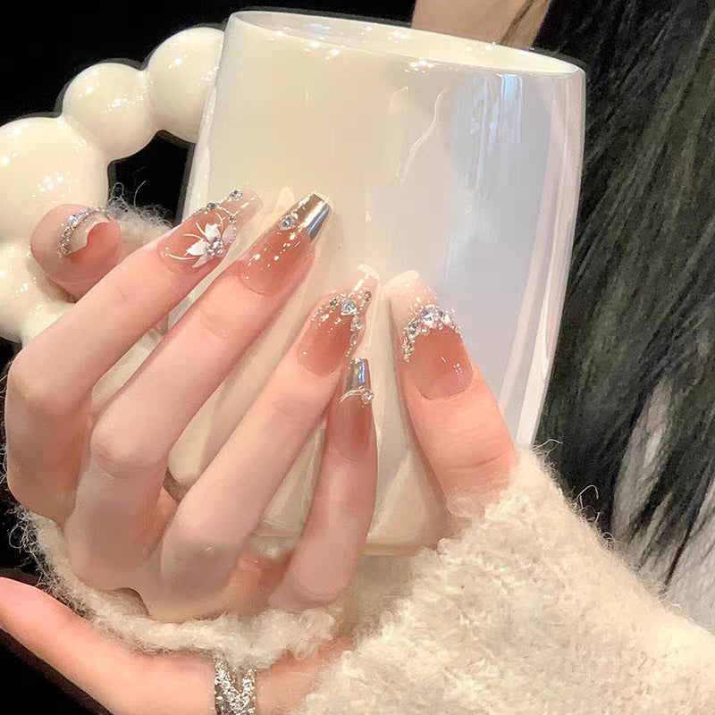 Dekorative Glam Faux Nagelkunst Karnz