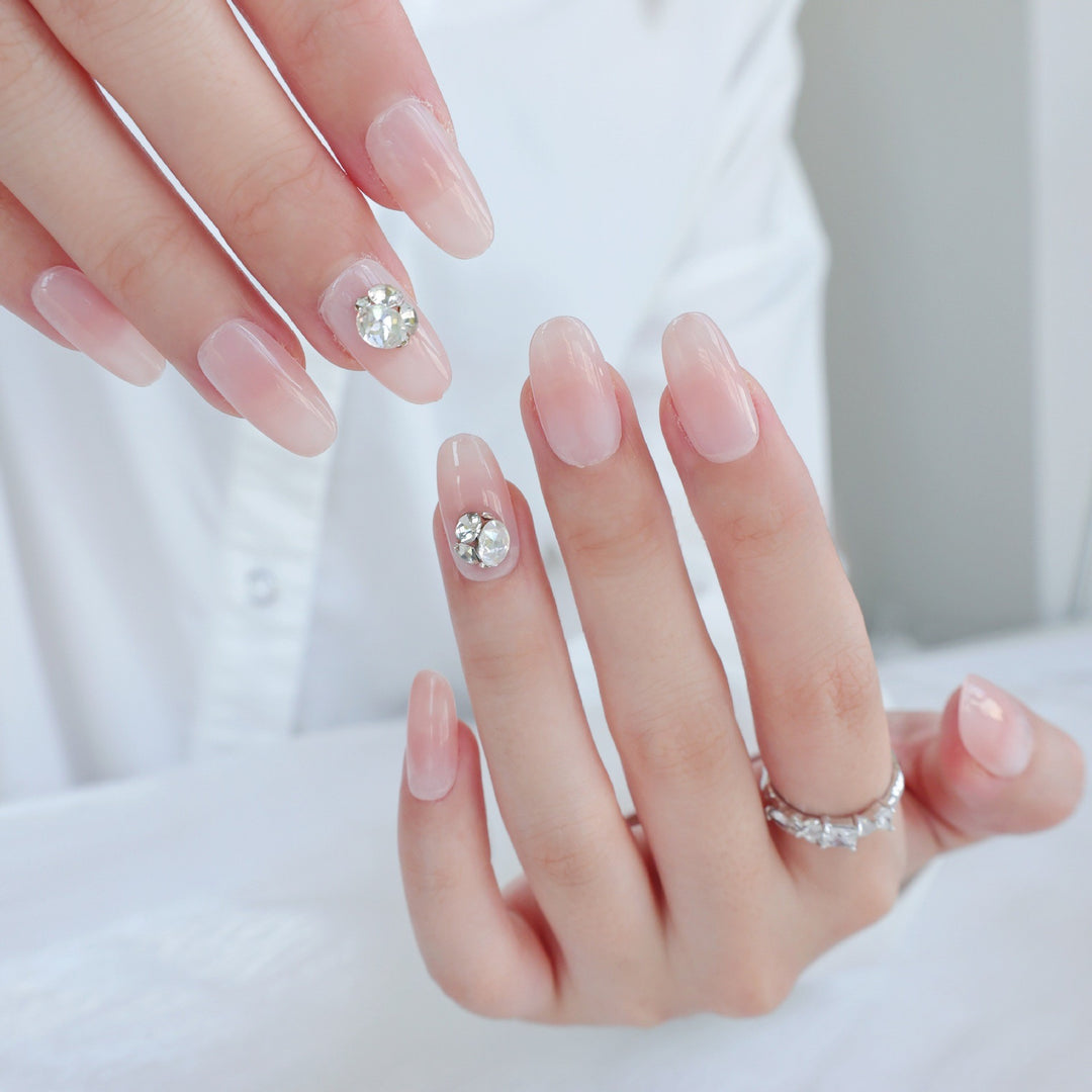 Elegantes Ombre Press-On Nagelset mit Edelsteinakzenten
