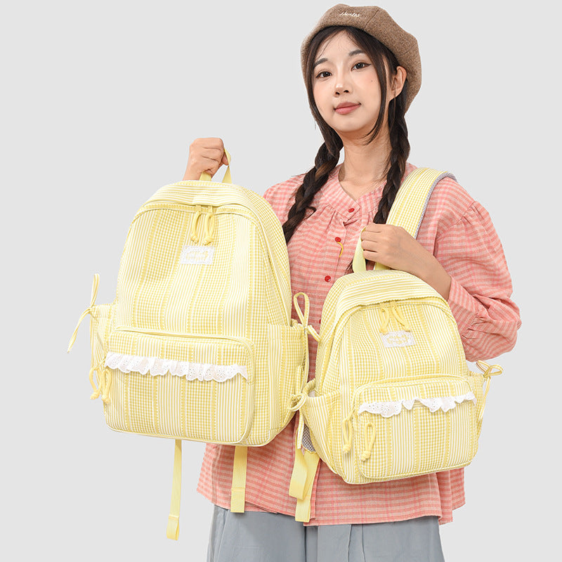 Stylischer gestreifter Rucksack mit Spitzenbesatz Karnz