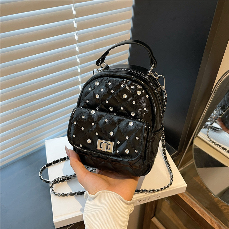 Quilted Mini-Rucksack mit Strass-Akzenten Karnz