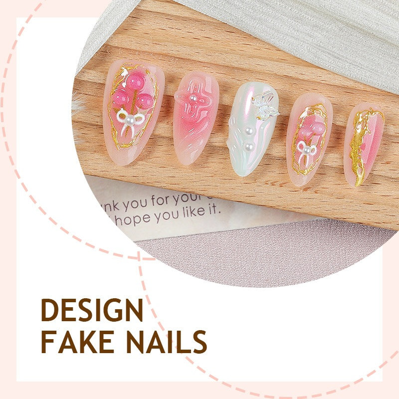 Kunstnagelset mit stilvollen Verzierungen und verspieltem Design Karnz