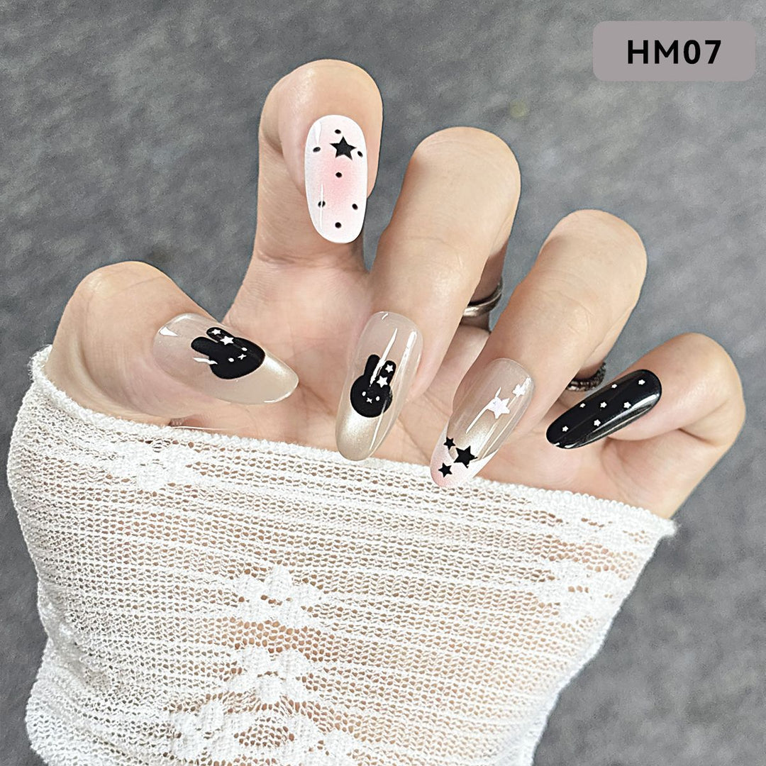 Künstlerisches Press-On Nageldesign Karnz