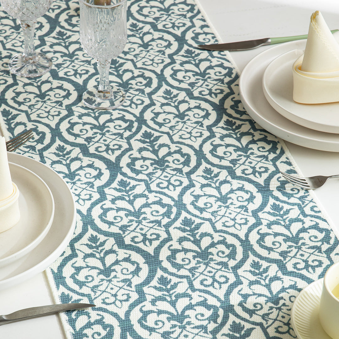 Gewebter Tischläufer mit Blumenjacquard, Fransen und Baumwollmix