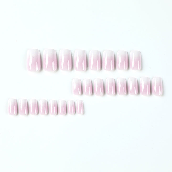 Kunstvolle Nagelverlängerungen mit Ombre Design Karnz