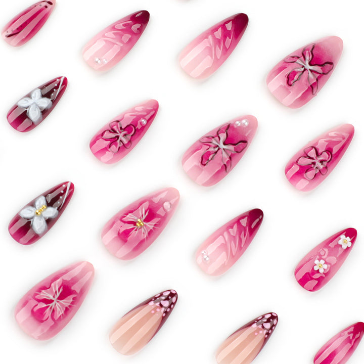 Kunstvolle Nagelverlängerungen mit floralen Details und Ombre-Effekt Karnz