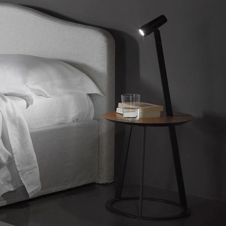 Minimalistische Schreibtischlampe mit verstellbarem Arm