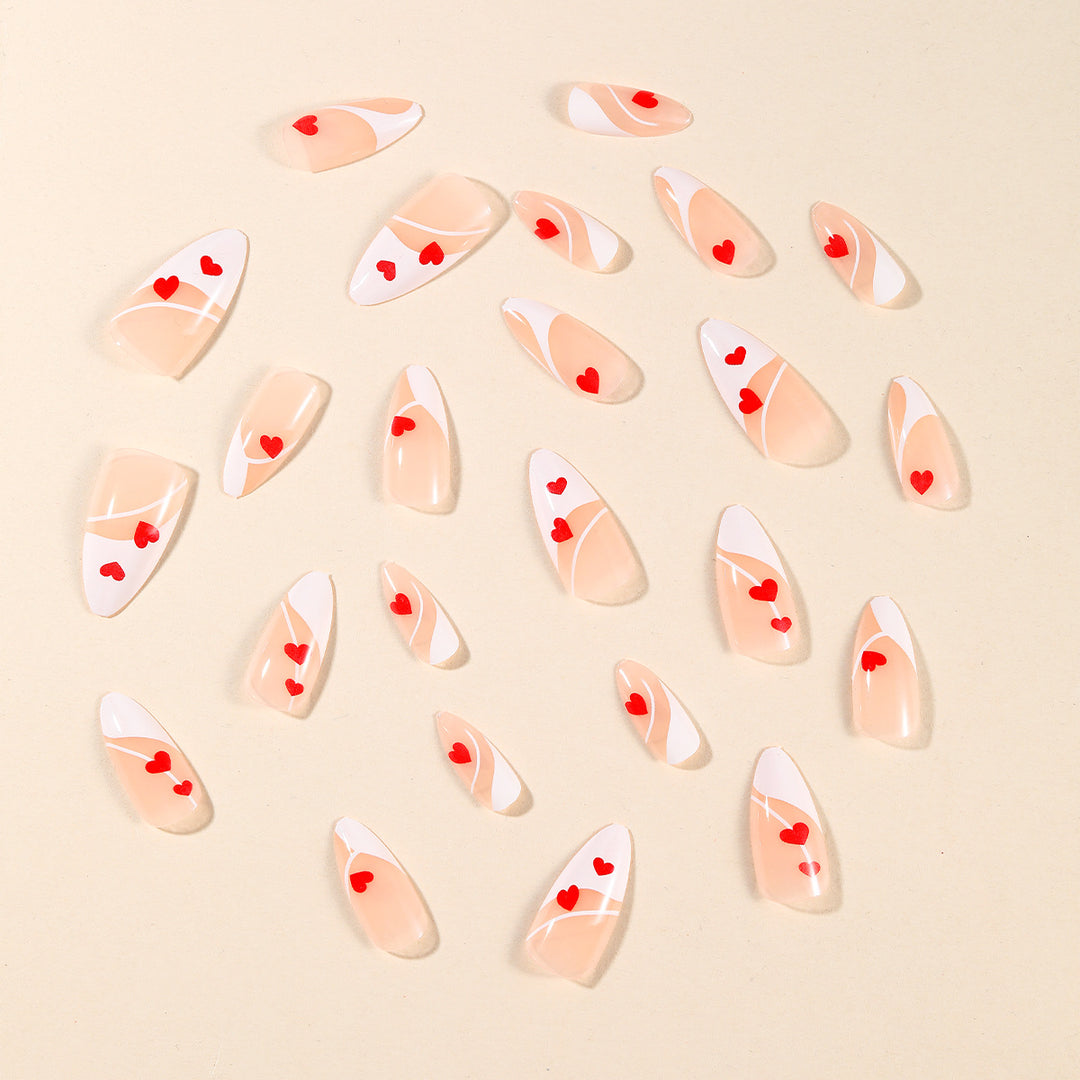 Herz-verzierte Stiletto-Nagelkunst Karnz