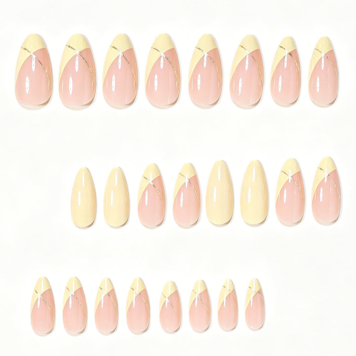 Elegantes French Tip Nagelkunst Set Karnz