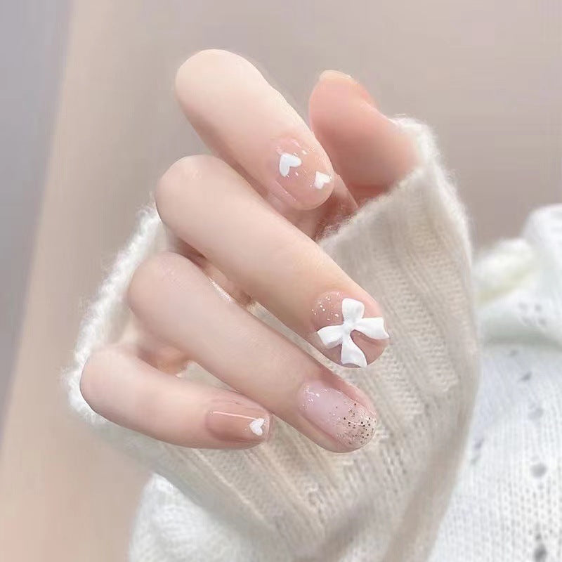 Kreatives Kunstnagelset mit Glitzer- und eleganten Muster Akzenten Karnz