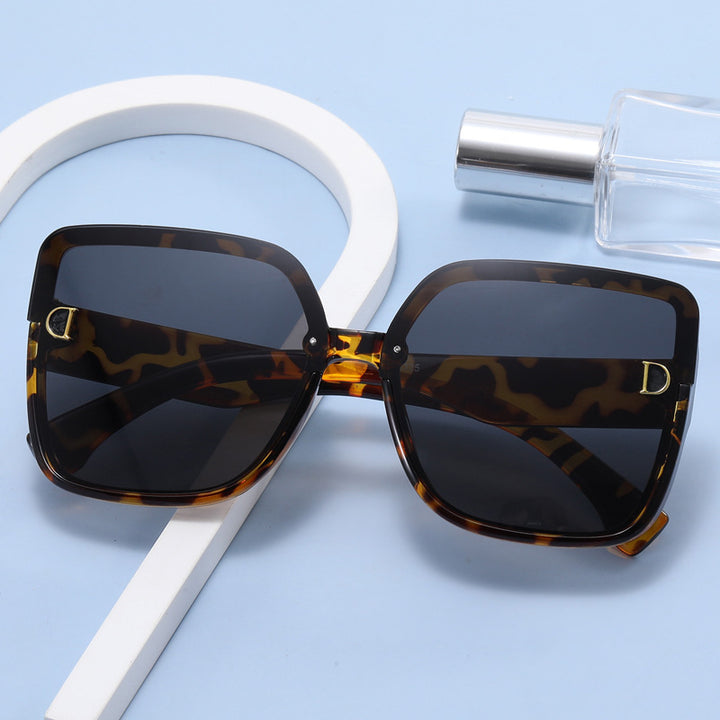 Damen modische quadratische Sonnenbrille im minimalistischen Design Karnz