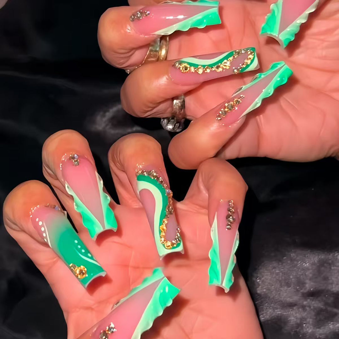 Künstlerische Nagelkunstverlängerungen Karnz