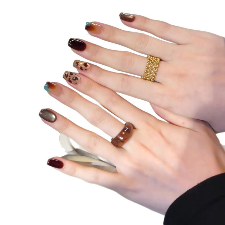 Künstlerisches Press-On Nageldesign Karnz