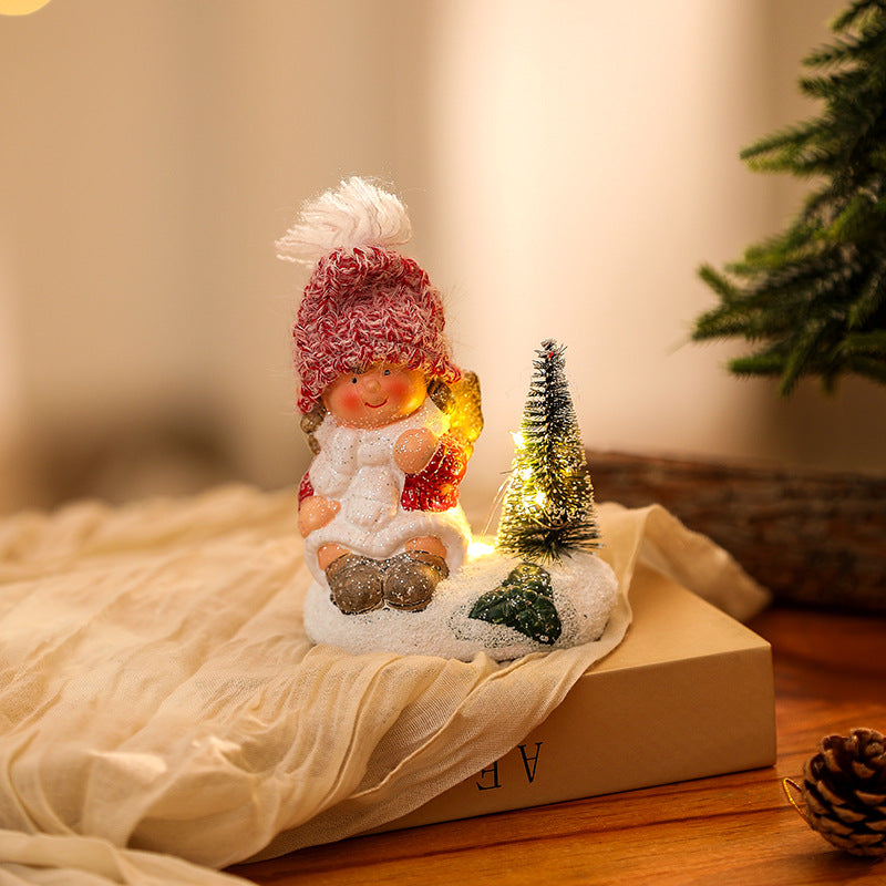 Niedliche Weihnachtsfigur mit Lichterschmuck Karnz