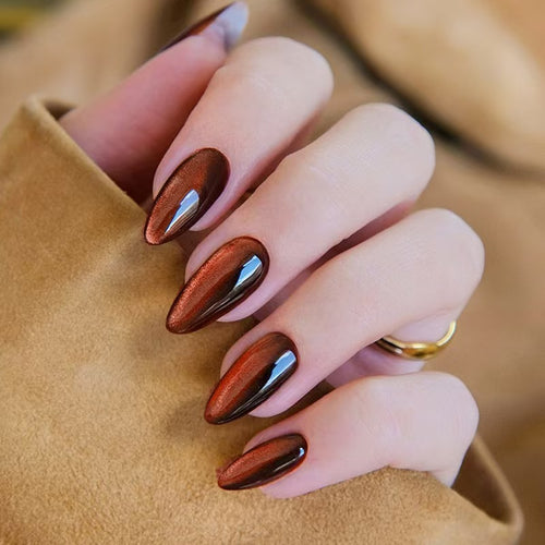 Kunstnägel Im Modernen Glamour-Look Karnz