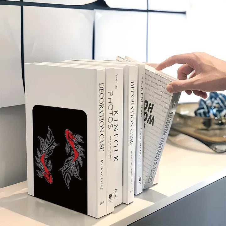 Künstlerische Koi-Fisch-Bücherstützen