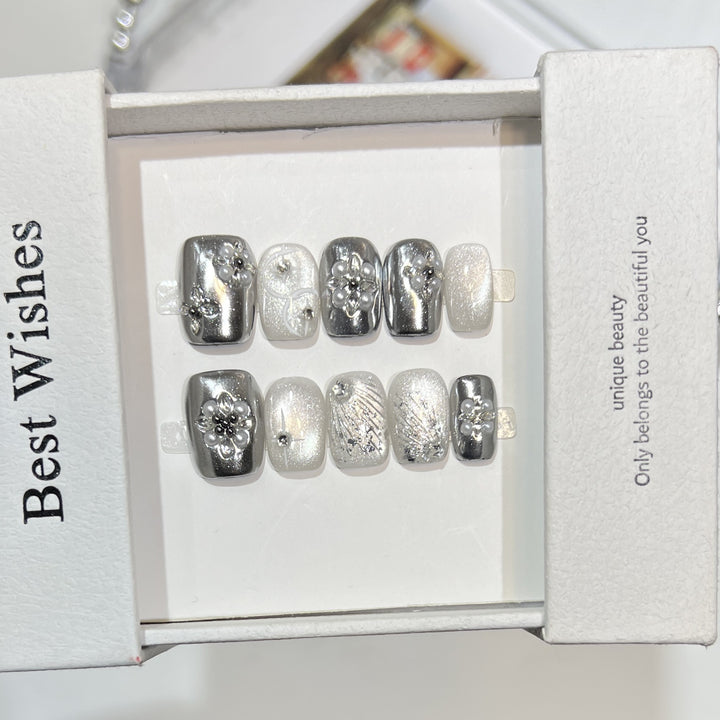 Dekoratives Silber Press-On Nagelset Karnz