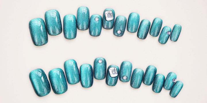 Glamouröse Ombre Press-On Nagelset mit Strass-Akzenten