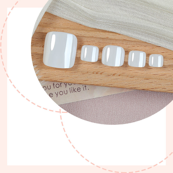 Kunstnagelset mit vielseitigen Formen und glattem Finish Karnz