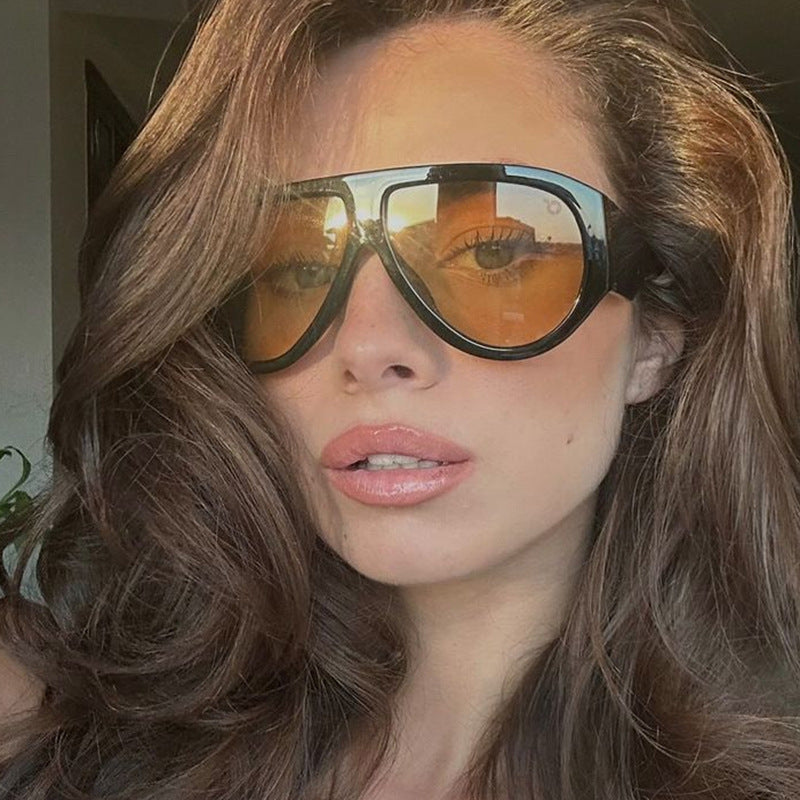 Damen modische Sonnenbrille im modernen Design mit breitem Rahmen Karnz