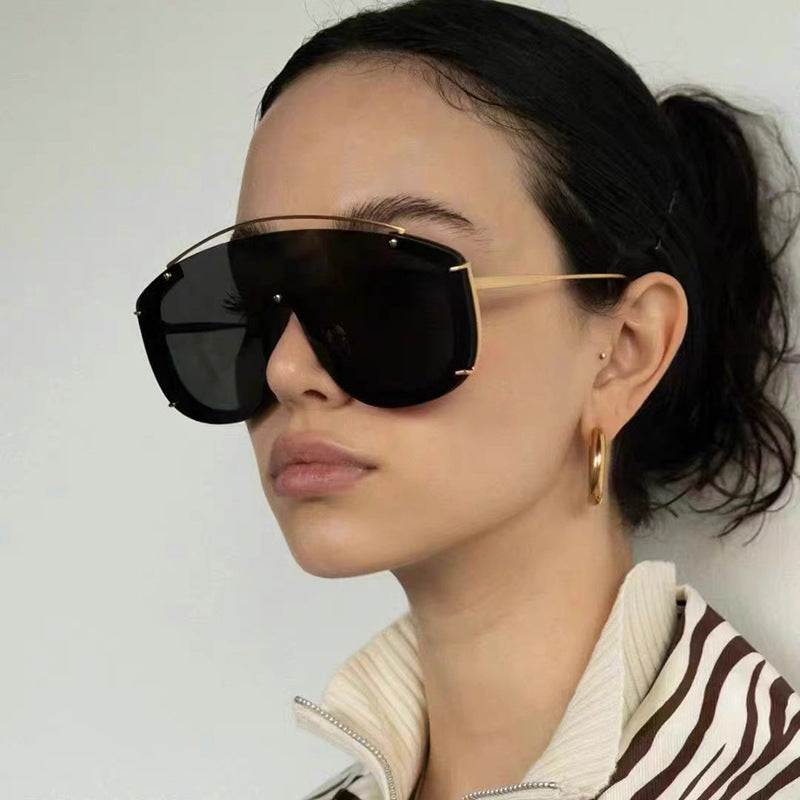 Damen futuristische Oversized-Sonnenbrille Karnz
